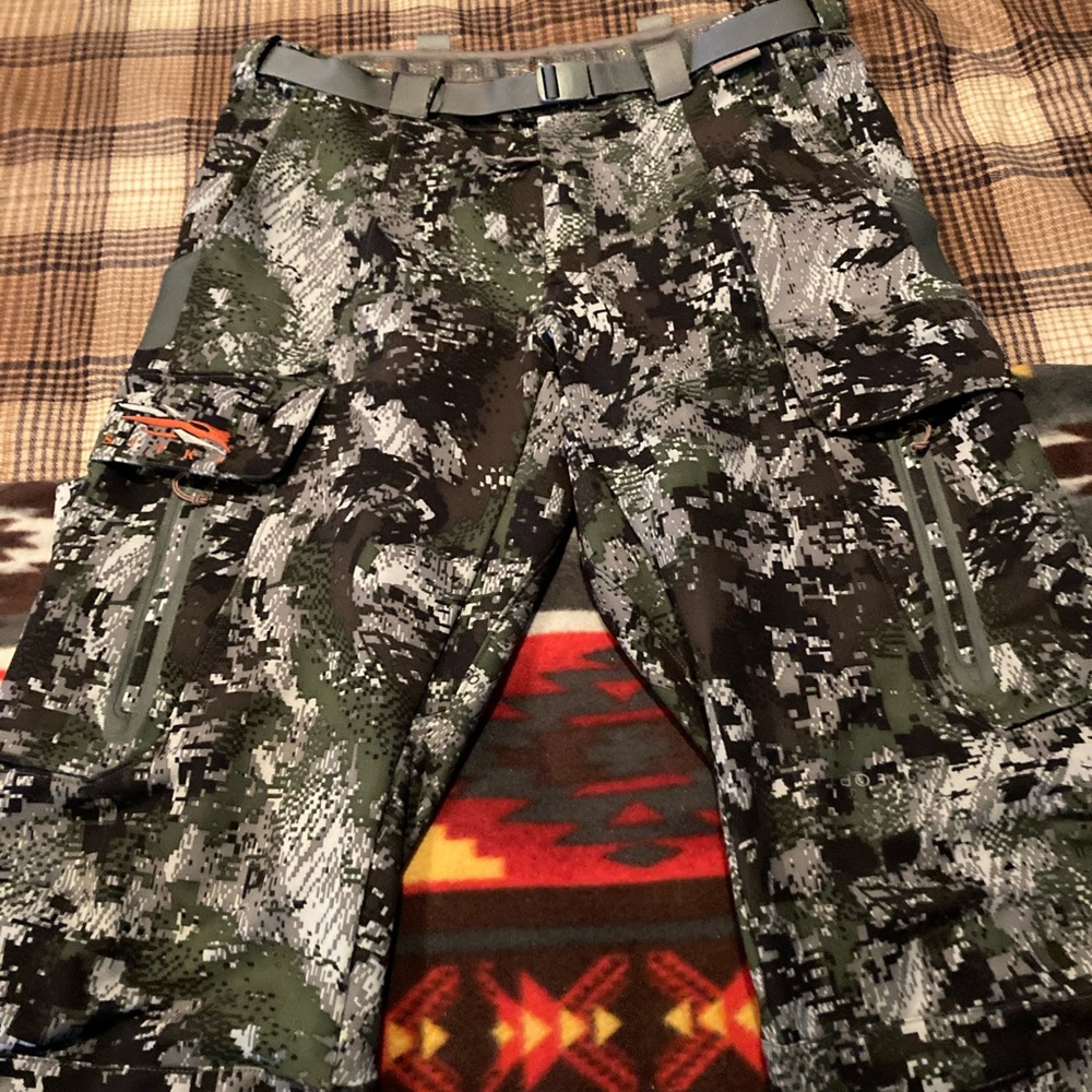 Mens Sitka Stratus Hunting Pants brand new without tags